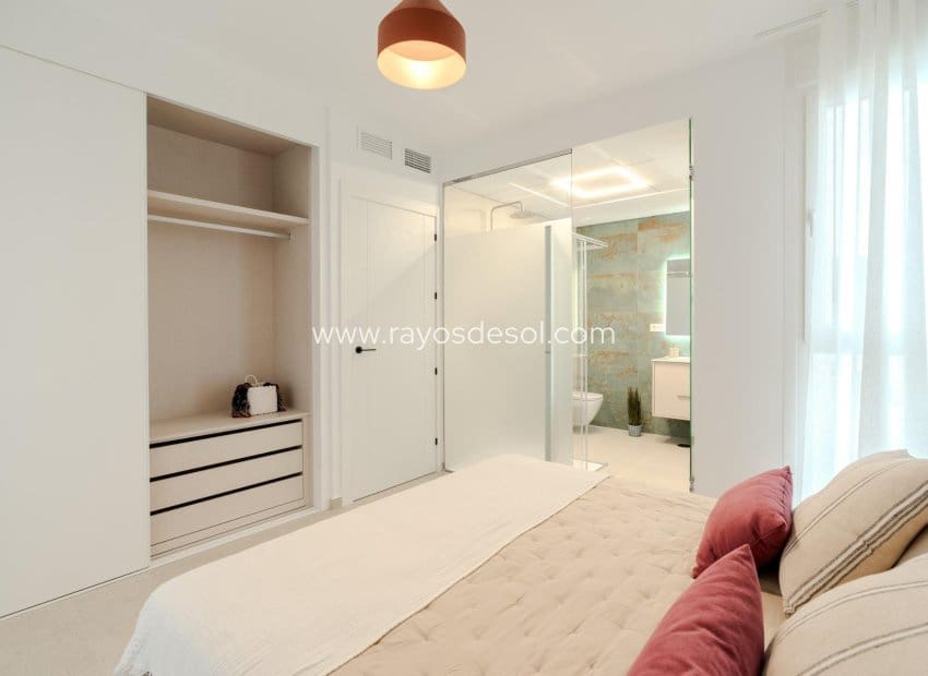 3 quarto Moradia para venda em Los Alcazares com piscina - 467 000 € (Ref: 8609179)