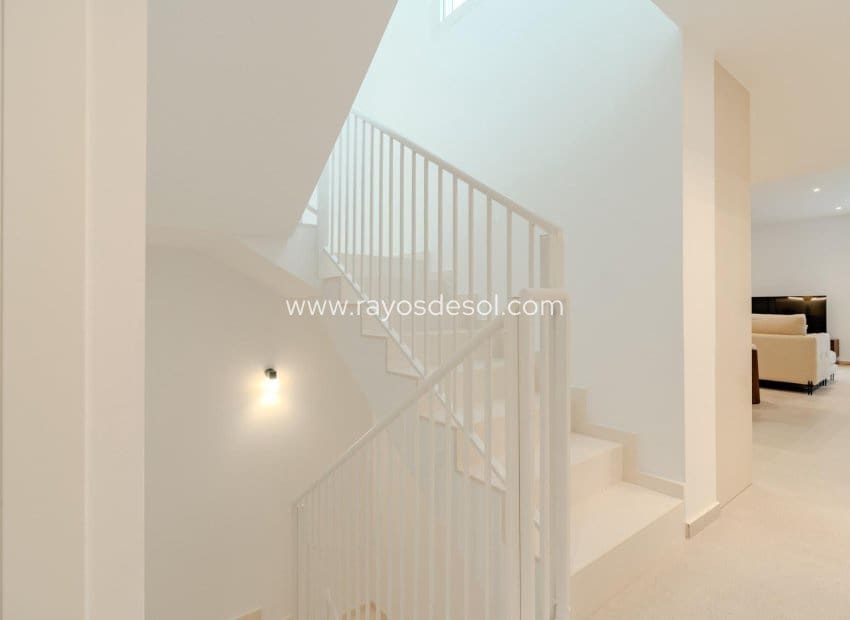 3 quarto Moradia para venda em Los Alcazares com piscina - 467 000 € (Ref: 8609179)