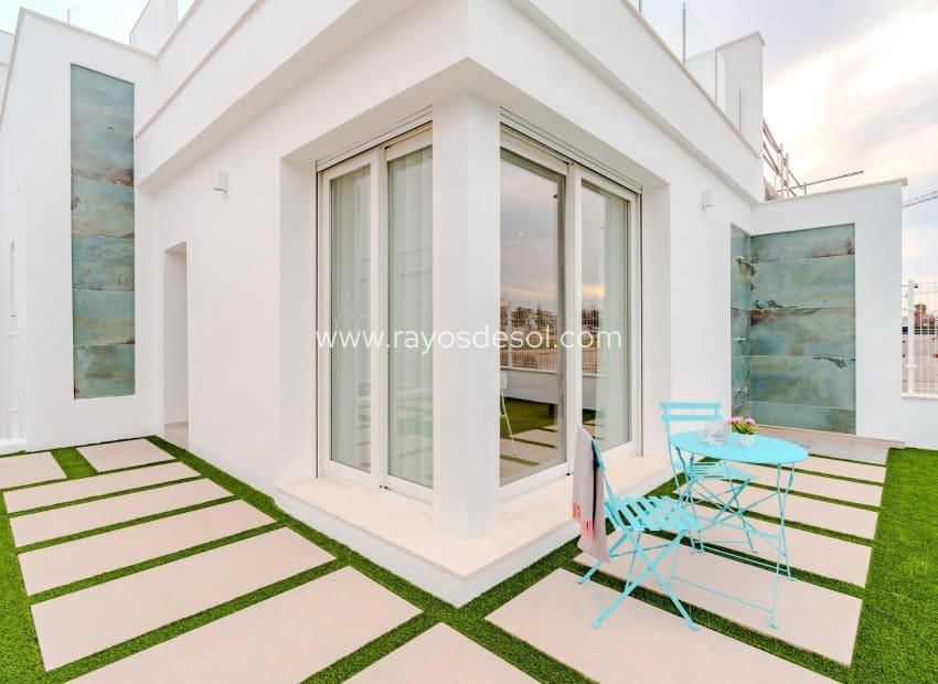 3 quarto Moradia para venda em Los Alcazares com piscina - 467 000 € (Ref: 8609179)