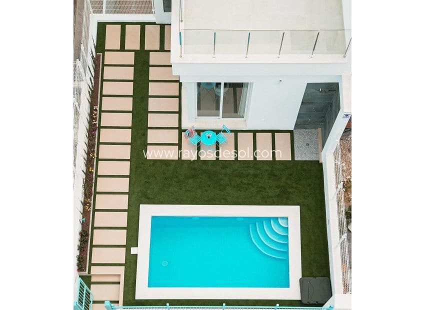 3 quarto Moradia para venda em Los Alcazares com piscina - 467 000 € (Ref: 8609179)