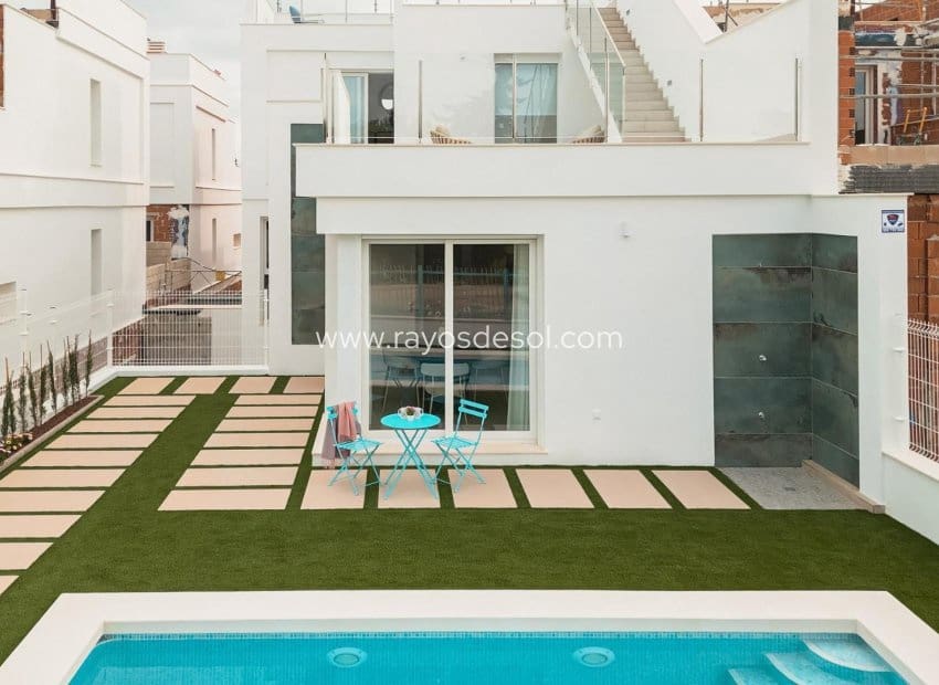 3 quarto Moradia para venda em Los Alcazares com piscina - 467 000 € (Ref: 8609179)