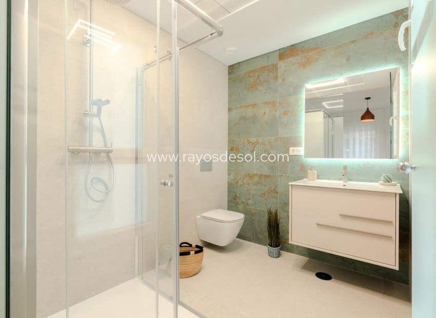 3 quarto Moradia para venda em Los Alcazares com piscina - 467 000 € (Ref: 8609179)