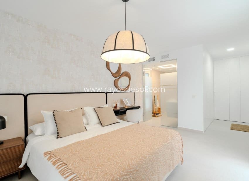 3 quarto Moradia para venda em Los Alcazares com piscina - 467 000 € (Ref: 8609179)