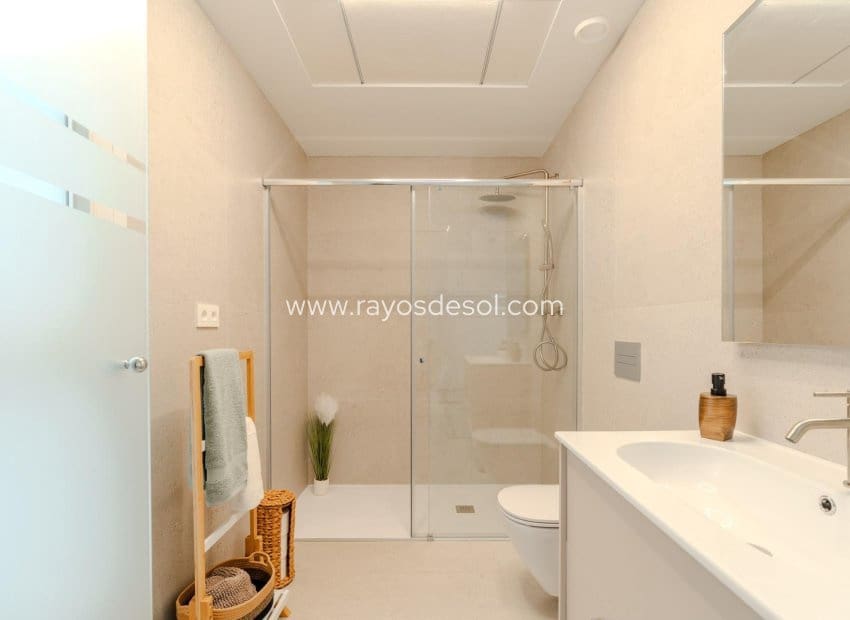 3 quarto Moradia para venda em Los Alcazares com piscina - 467 000 € (Ref: 8609179)