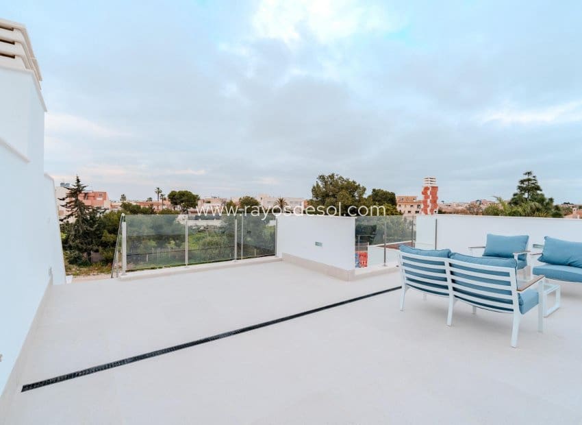 3 quarto Moradia para venda em Los Alcazares com piscina - 467 000 € (Ref: 8609179)