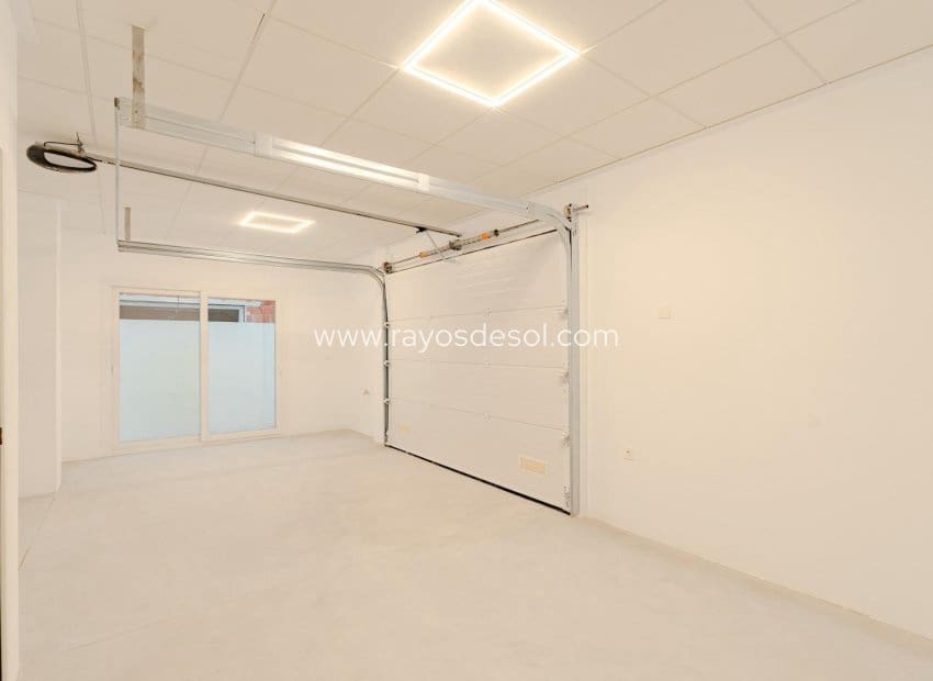 3 quarto Moradia para venda em Los Alcazares com piscina - 467 000 € (Ref: 8609179)