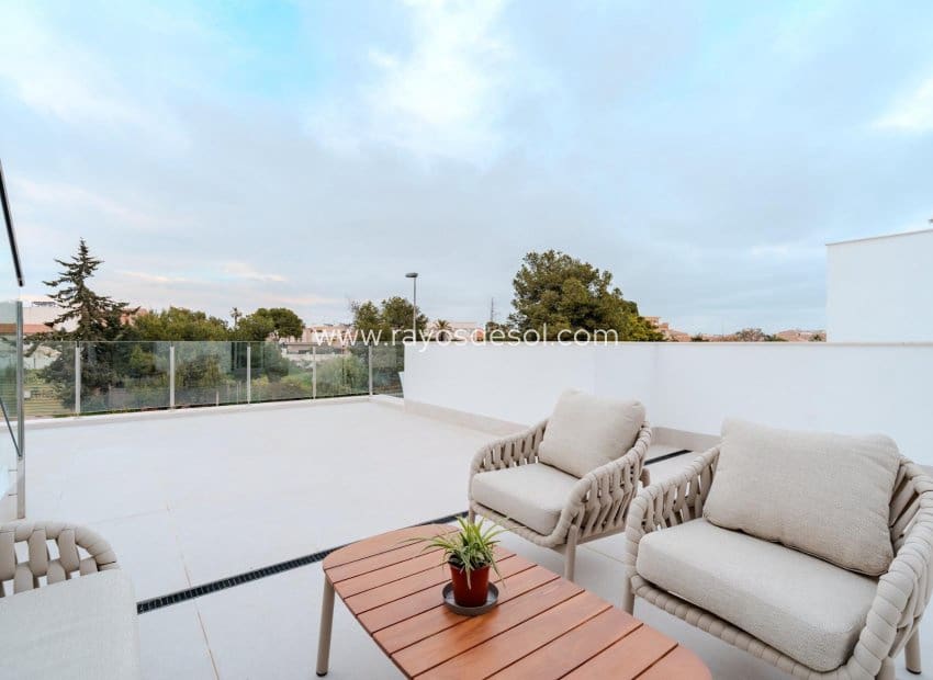 3 quarto Moradia para venda em Los Alcazares com piscina - 467 000 € (Ref: 8609179)