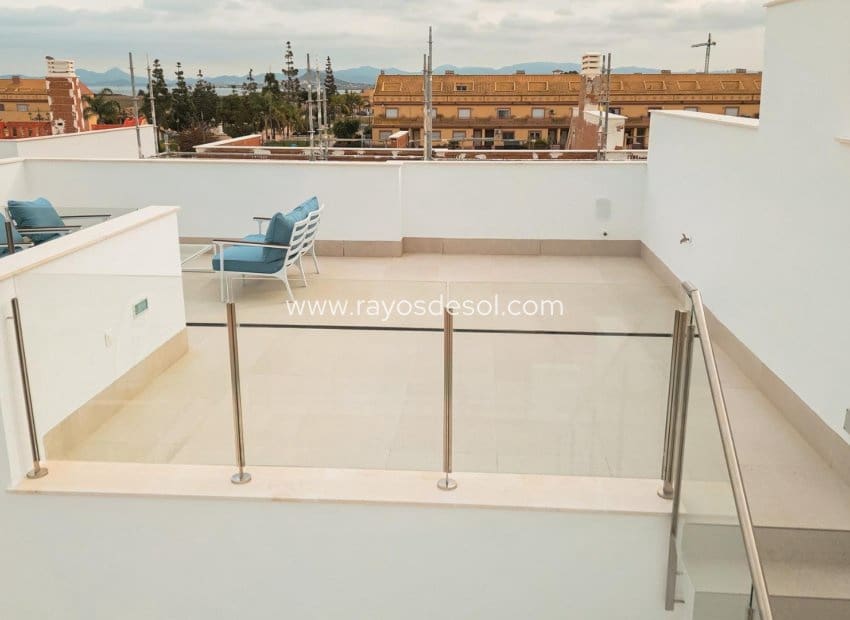 3 quarto Moradia para venda em Los Alcazares com piscina - 467 000 € (Ref: 8609179)