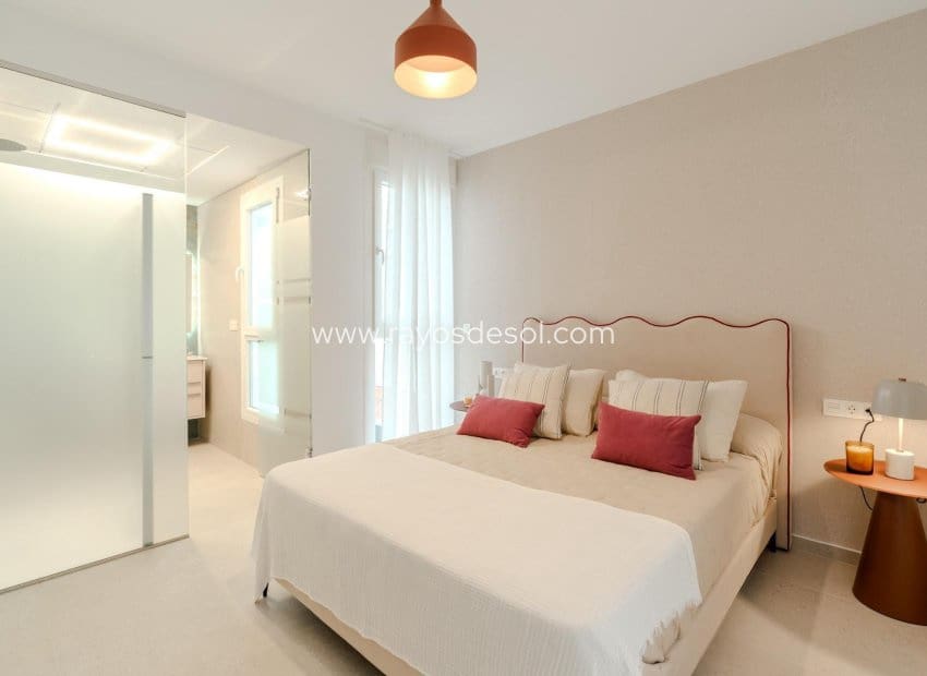 3 soveværelse Villa til salg i Los Alcazares med swimmingpool - € 467.000 (Ref: 8609179)