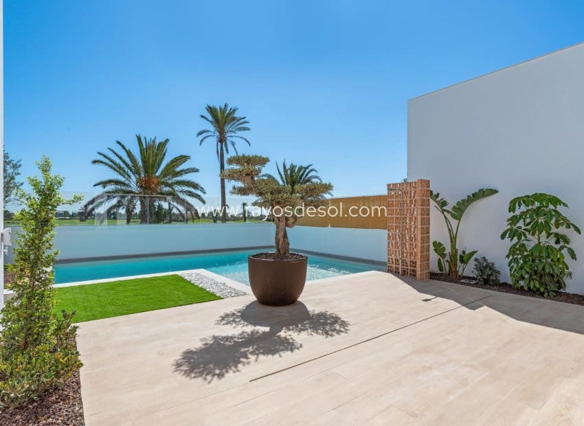3 bedroom Villa for sale in Los Alcazares with pool - € 559,900 (Ref: 8609182)