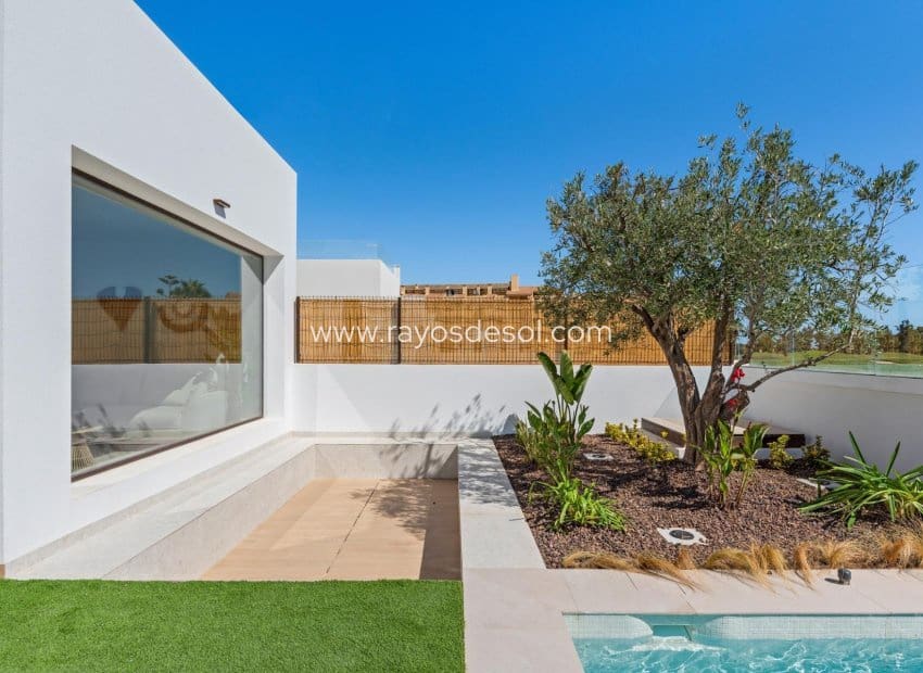 3 bedroom Villa for sale in Los Alcazares with pool - € 559,900 (Ref: 8609182)