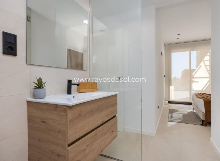 2 soverom Leilighet til salgs i Los Alcazares med svømmebasseng - € 265 000 (Ref: 8609183)