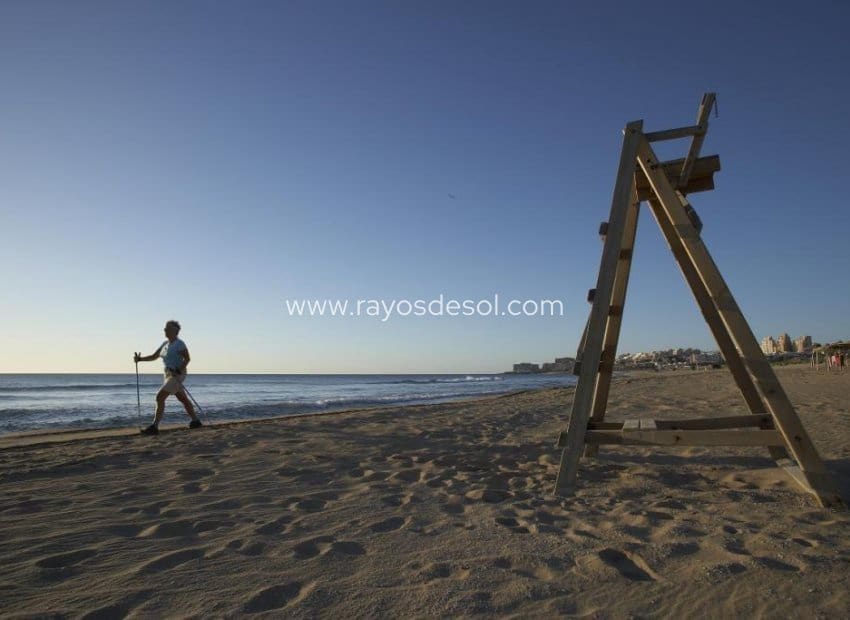 2 soveværelse Lejlighed til salg i Torrevieja med swimmingpool - € 263.900 (Ref: 8613005)