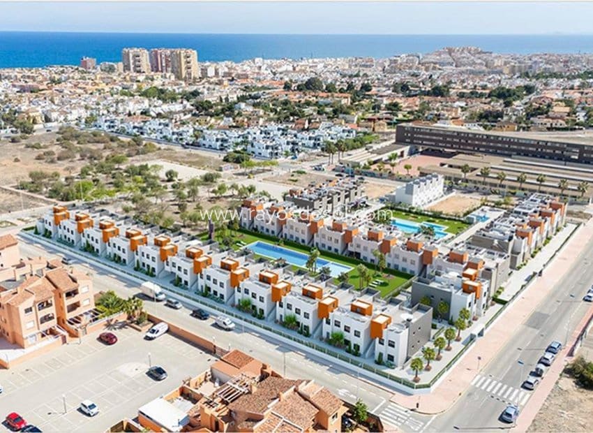 2 sypialnia Apartament na sprzedaż w Torrevieja z basenem - 270 900 € (Ref: 8613005)