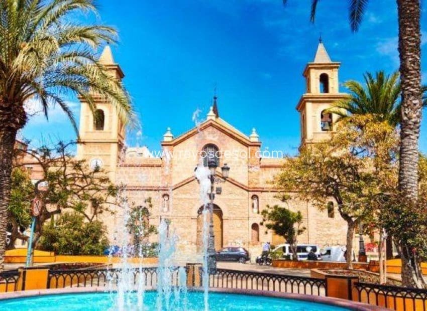 3 soveværelse Lejlighed til salg i Torrevieja med swimmingpool - € 279.000 (Ref: 8646135)