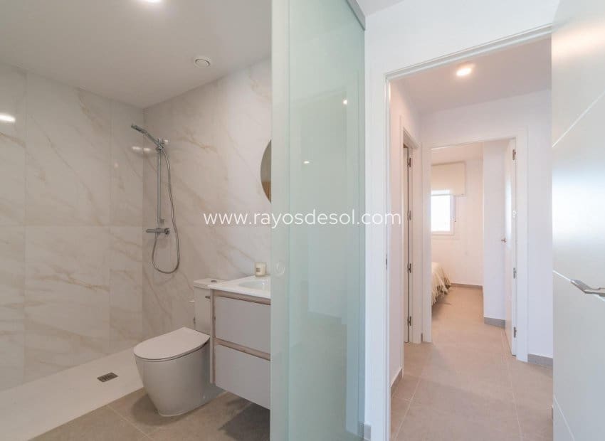 3 makuuhuone Huoneisto myytävänä paikassa Playa Flamenca mukana uima-altaan - 395 000 € (Ref: 8646140)