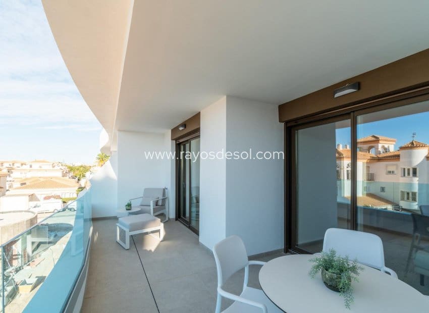3 makuuhuone Huoneisto myytävänä paikassa Playa Flamenca mukana uima-altaan - 395 000 € (Ref: 8646140)