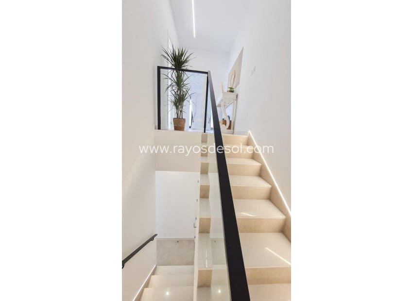 3 soveværelse Villa til salg i San Pedro del Pinatar med swimmingpool - € 439.000 (Ref: 8680925)