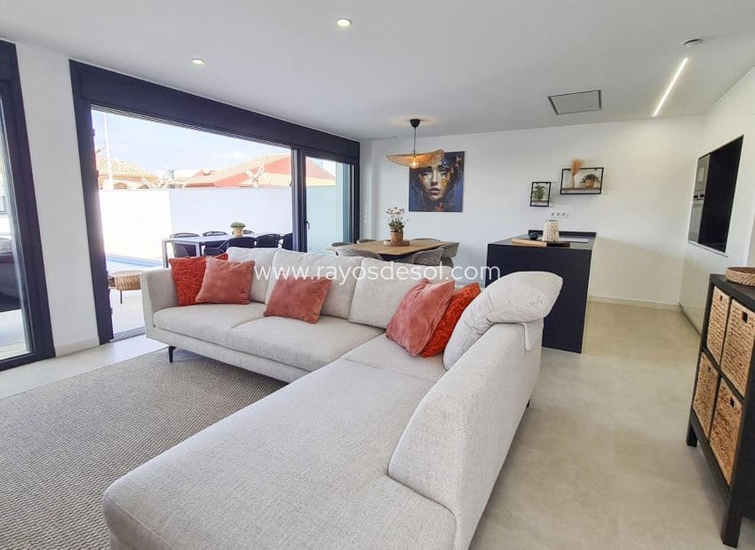 3 soveværelse Villa til salg i San Pedro del Pinatar med swimmingpool - € 439.000 (Ref: 8680925)