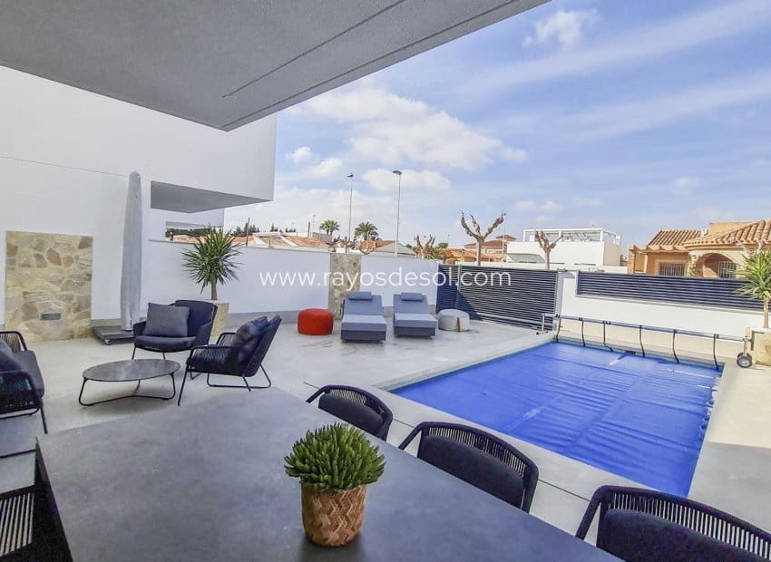 3 soveværelse Villa til salg i San Pedro del Pinatar med swimmingpool - € 439.000 (Ref: 8680925)
