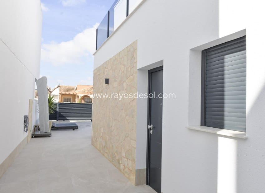 3 soveværelse Villa til salg i San Pedro del Pinatar med swimmingpool - € 439.000 (Ref: 8680925)