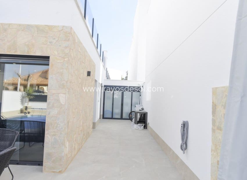 3 soveværelse Villa til salg i San Pedro del Pinatar med swimmingpool - € 439.000 (Ref: 8680925)