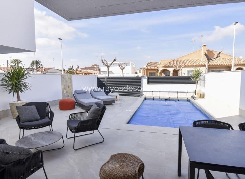 3 soveværelse Villa til salg i San Pedro del Pinatar med swimmingpool - € 439.000 (Ref: 8680925)