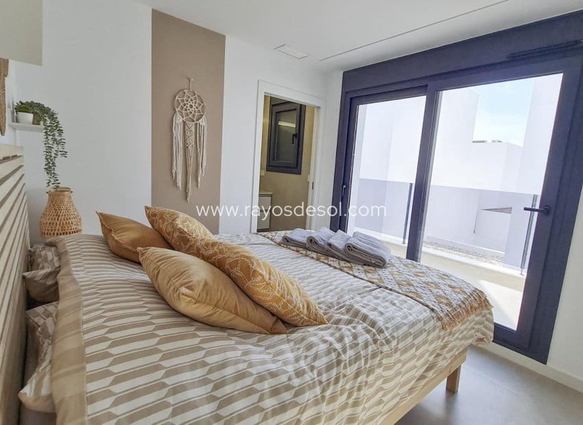 Chalet de 3 habitaciones en San Pedro del Pinatar en venta con piscina - 445.000 € (Ref: 8680925)