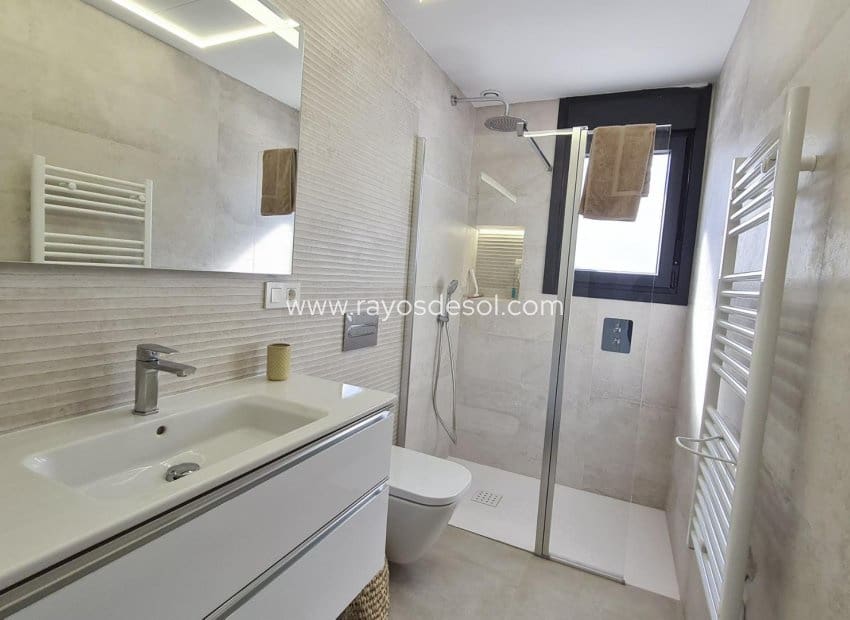 Chalet de 3 habitaciones en San Pedro del Pinatar en venta con piscina - 445.000 € (Ref: 8680925)