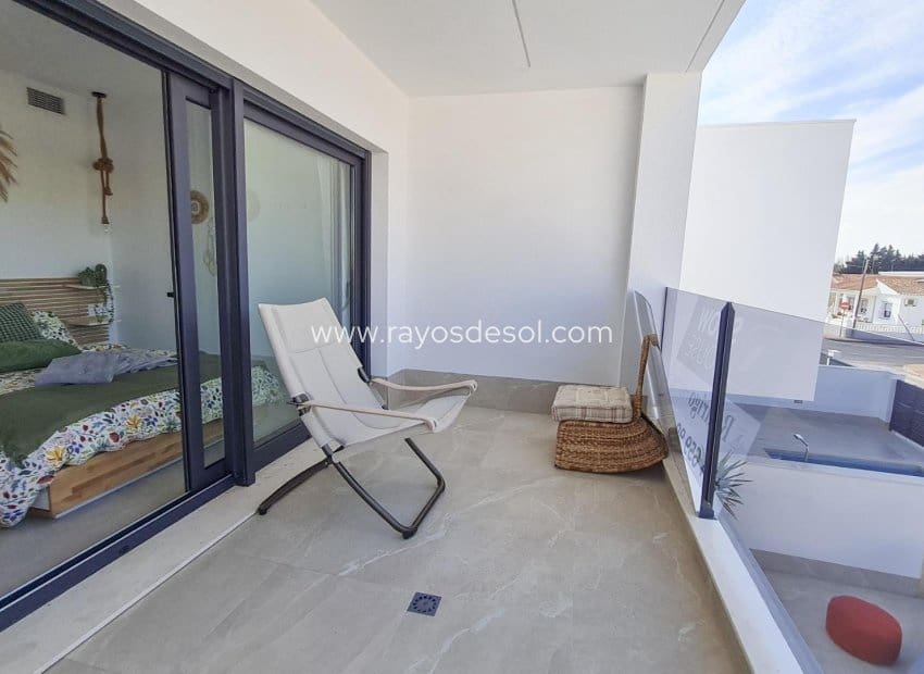 Chalet de 3 habitaciones en San Pedro del Pinatar en venta con piscina - 445.000 € (Ref: 8680925)