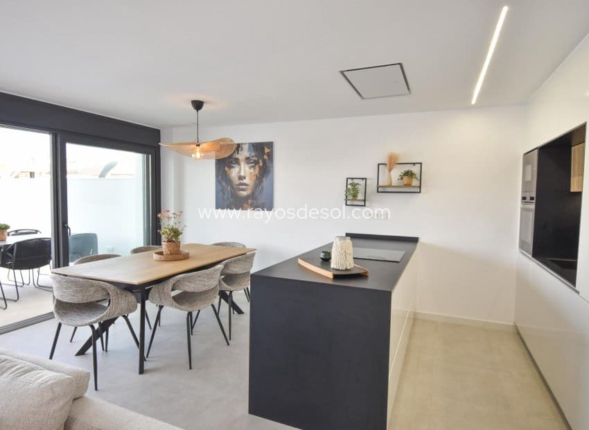 Chalet de 3 habitaciones en San Pedro del Pinatar en venta con piscina - 445.000 € (Ref: 8680925)