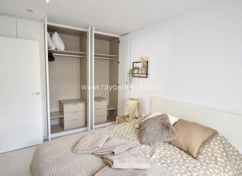 Chalet de 3 habitaciones en San Pedro del Pinatar en venta con piscina - 445.000 € (Ref: 8680925)