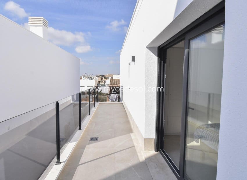 Chalet de 3 habitaciones en San Pedro del Pinatar en venta con piscina - 445.000 € (Ref: 8680925)