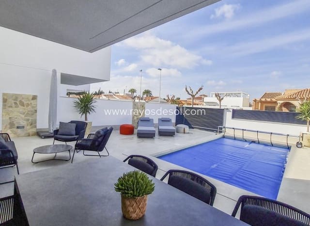 Chalet de 3 habitaciones en San Pedro del Pinatar ciudad, San Pedro del Pinatar en venta con piscina - 445.000 € (Ref: 8680925)