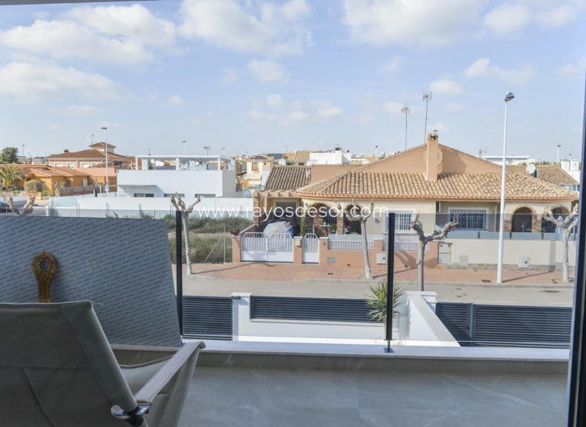 Chalet de 3 habitaciones en San Pedro del Pinatar en venta con piscina - 445.000 € (Ref: 8680925)