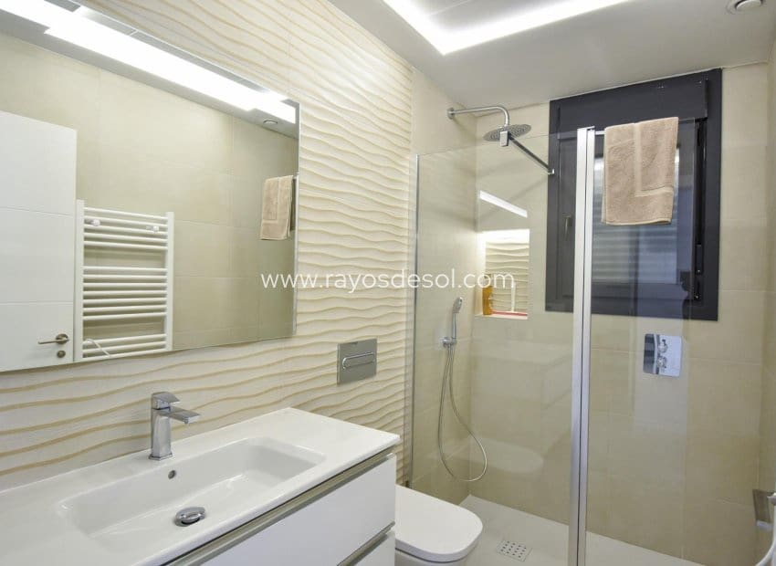 Chalet de 3 habitaciones en San Pedro del Pinatar en venta con piscina - 445.000 € (Ref: 8680925)