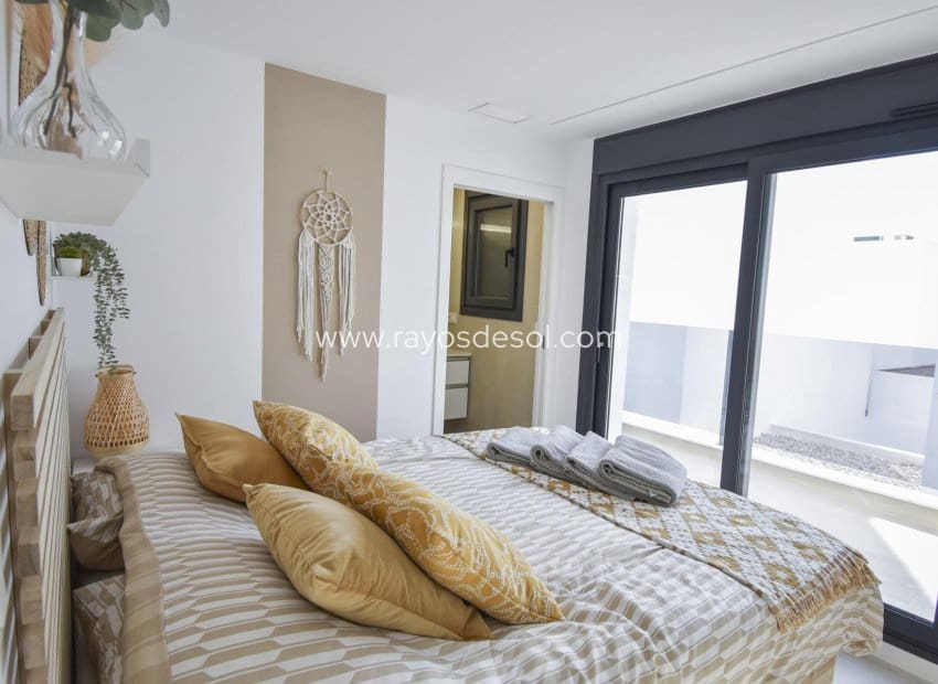 Chalet de 3 habitaciones en San Pedro del Pinatar en venta con piscina - 445.000 € (Ref: 8680925)