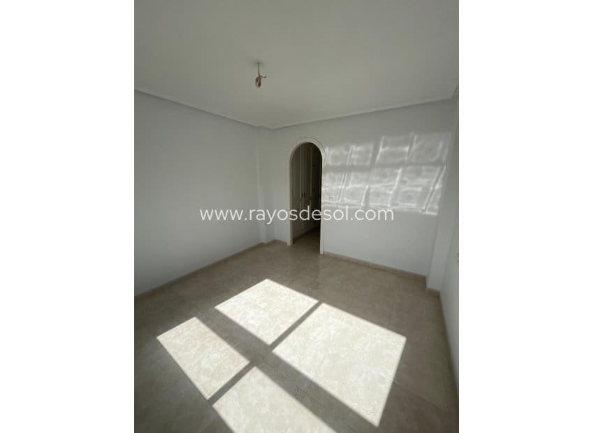 2 sovrum Takvåning till salu i Orihuela Costa med pool - 347 700 € (Ref: 8692147)