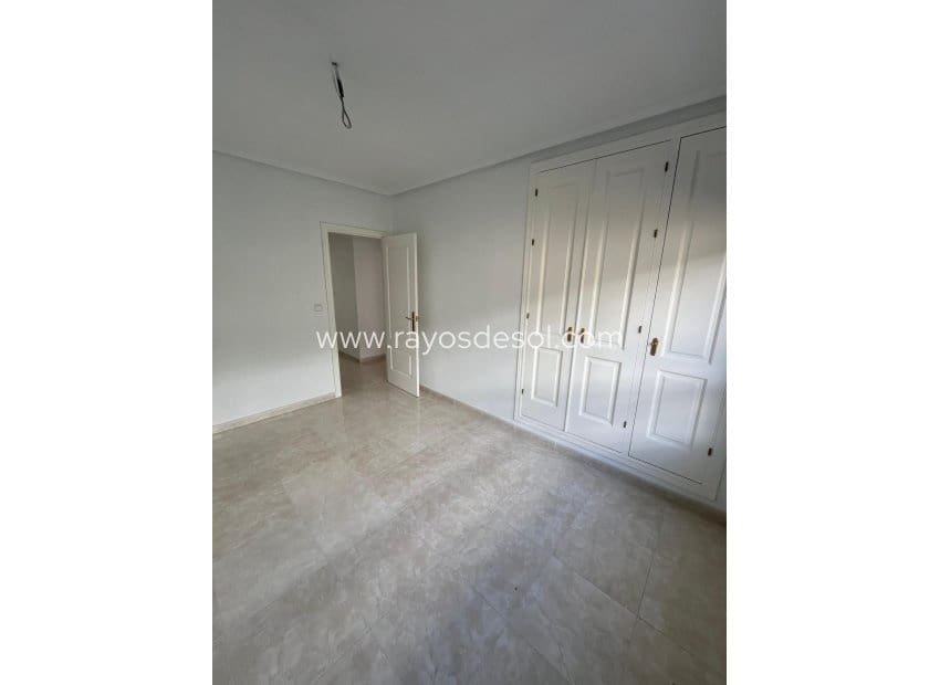 2 sovrum Takvåning till salu i Orihuela Costa med pool - 347 700 € (Ref: 8692147)