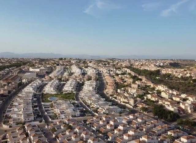 3 bedroom Villa for sale in San Fulgencio with pool - € 800,000 (Ref: 8693264)