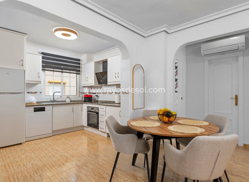 2 bedroom Apartment for sale in Orihuela Costa with pool - € 179,000 (Ref: 8710498)