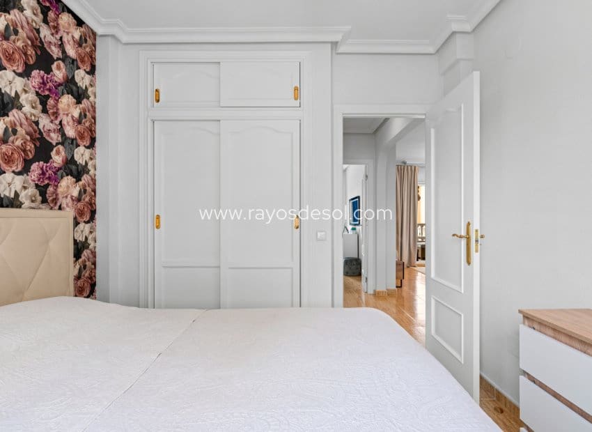 2 bedroom Apartment for sale in Orihuela Costa with pool - € 179,000 (Ref: 8710498)