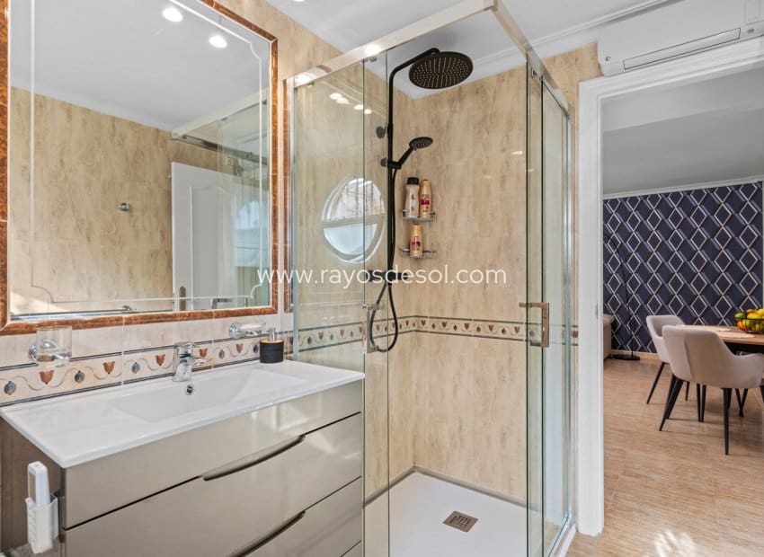 2 bedroom Apartment for sale in Orihuela Costa with pool - € 179,000 (Ref: 8710498)