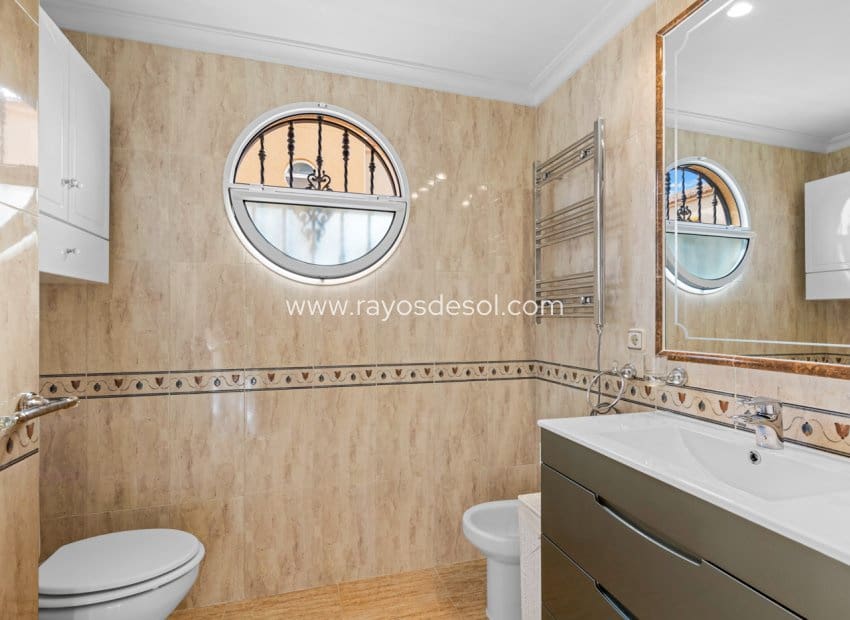 2 bedroom Apartment for sale in Orihuela Costa with pool - € 179,000 (Ref: 8710498)