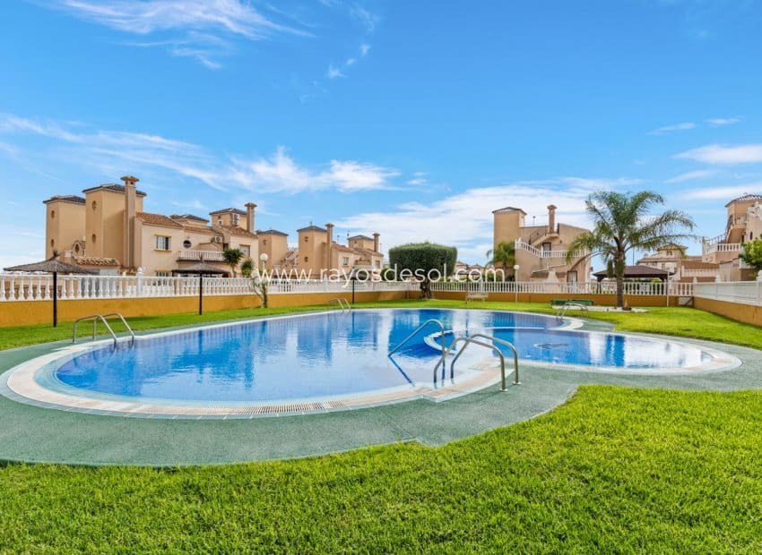 2 bedroom Apartment for sale in Orihuela Costa with pool - € 179,000 (Ref: 8710498)