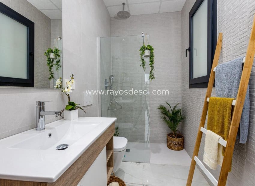 2 makuuhuone Huoneisto myytävänä paikassa Ciudad Quesada mukana uima-altaan - 322 000 € (Ref: 8710514)