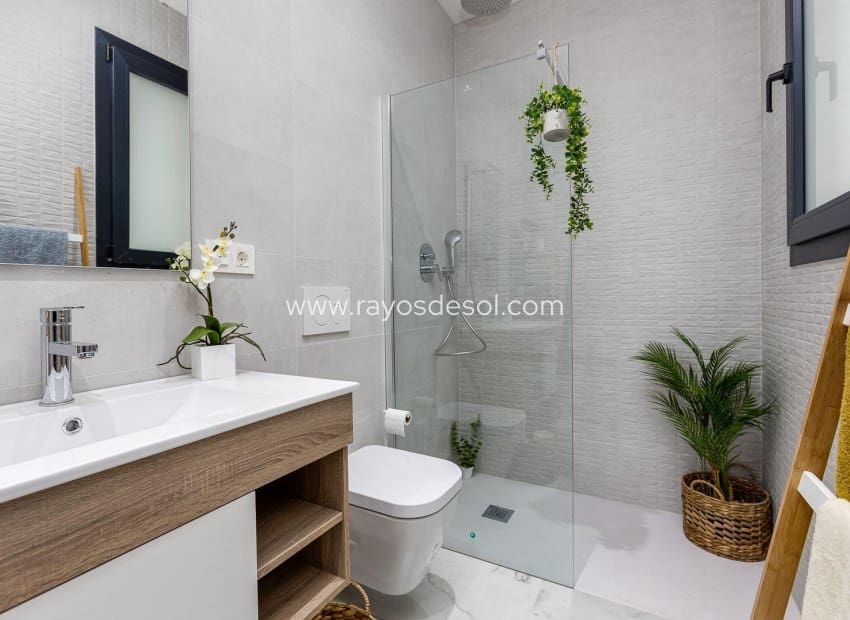 2 makuuhuone Huoneisto myytävänä paikassa Ciudad Quesada mukana uima-altaan - 322 000 € (Ref: 8710514)