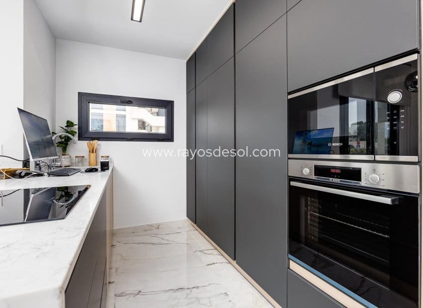 2 makuuhuone Huoneisto myytävänä paikassa Ciudad Quesada mukana uima-altaan - 322 000 € (Ref: 8710514)