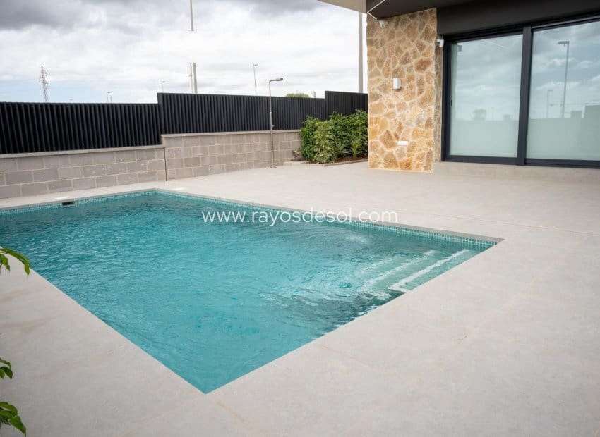 3 soveværelse Villa til salg i Ciudad Quesada med swimmingpool - € 496.000 (Ref: 8710516)