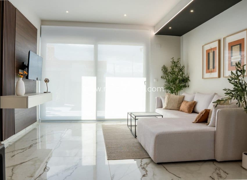 3 soveværelse Villa til salg i Ciudad Quesada med swimmingpool - € 496.000 (Ref: 8710516)